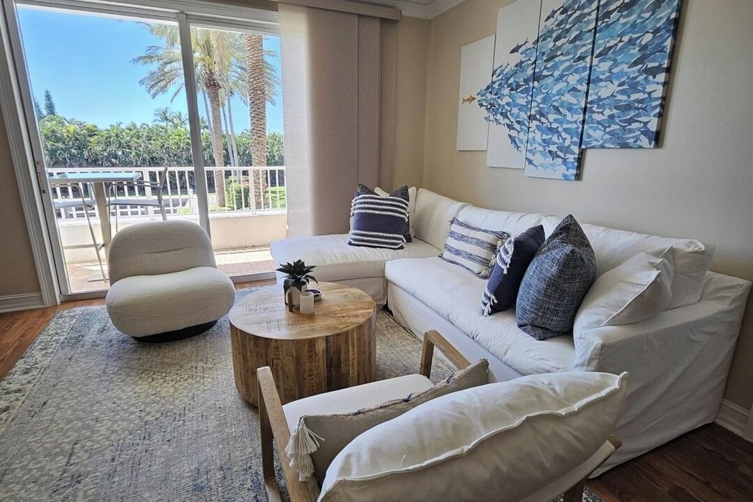 Photo of Patio Balcony in East Ocean Ave