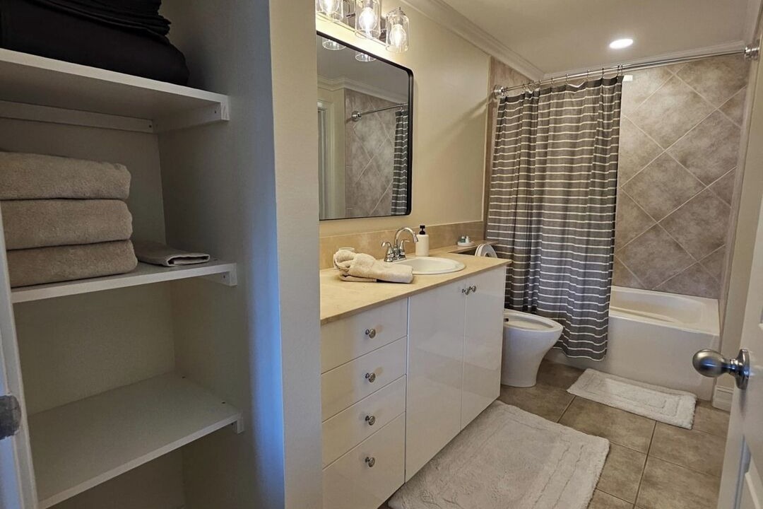 Photo of Bathroom in East Ocean Ave