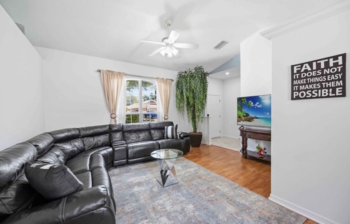 Photo of Livingroom in Lake Sarasota