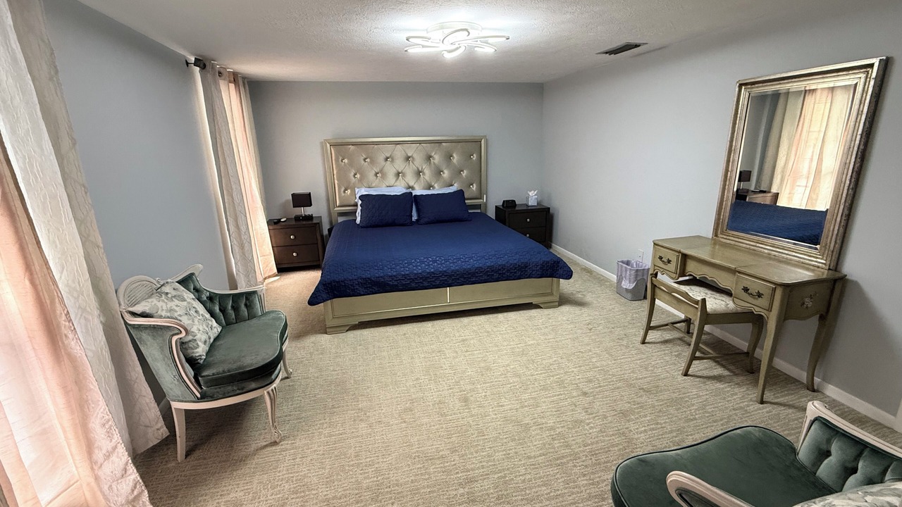 Photo of Bedroom in Lake Magdalene