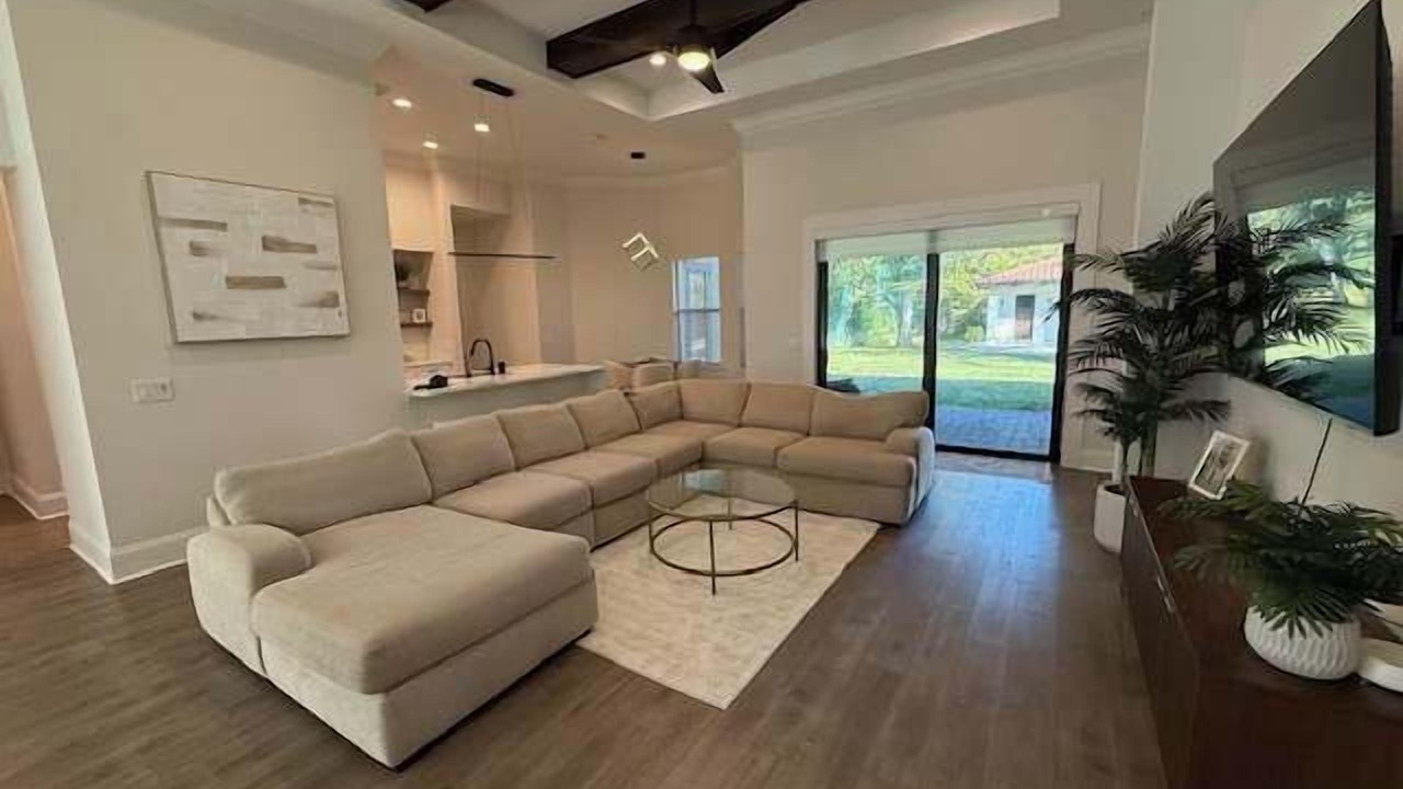 Photo of Livingroom in Fish Hawk