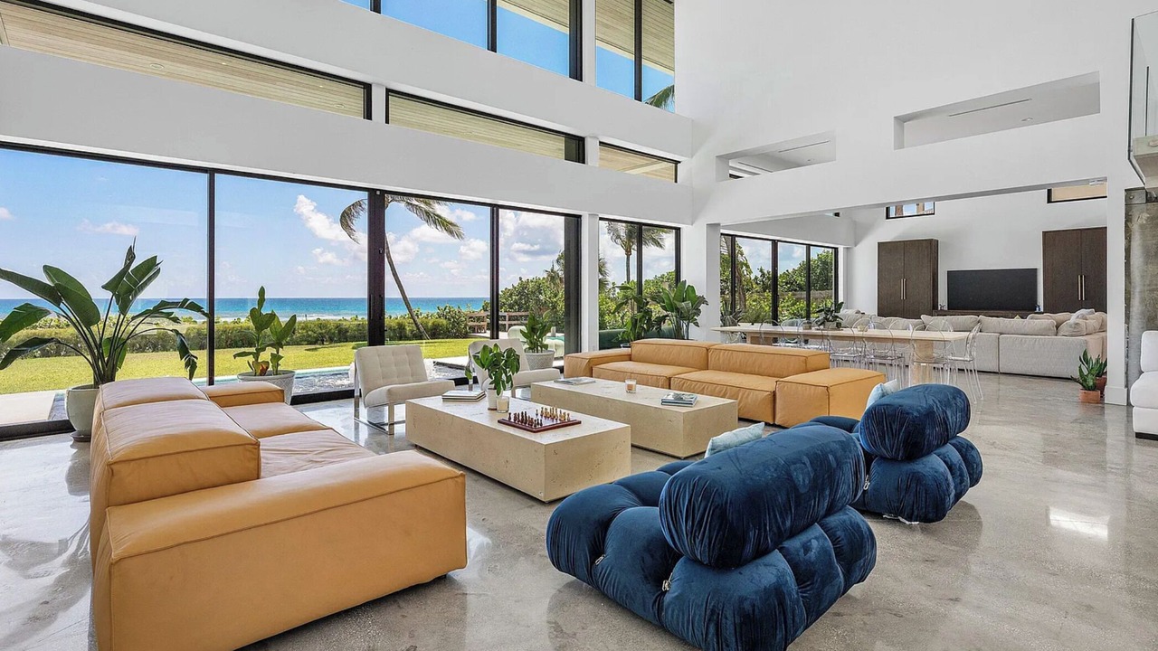 Photo of Livingroom in Ocean Ridge