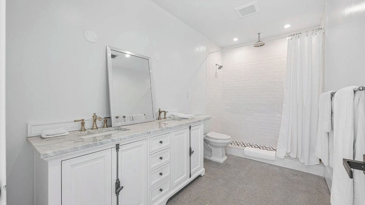 Photo of Bathroom in Ocean Ridge