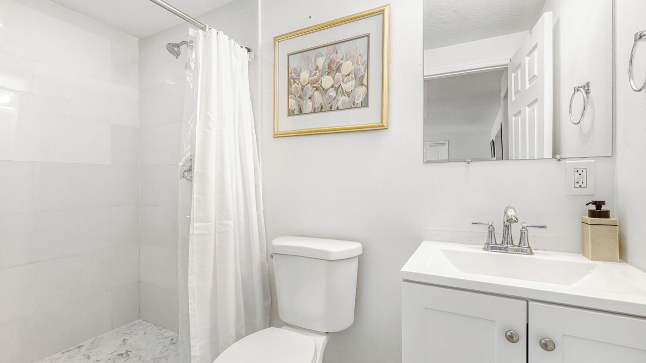 Photo of Bathroom in Tropic