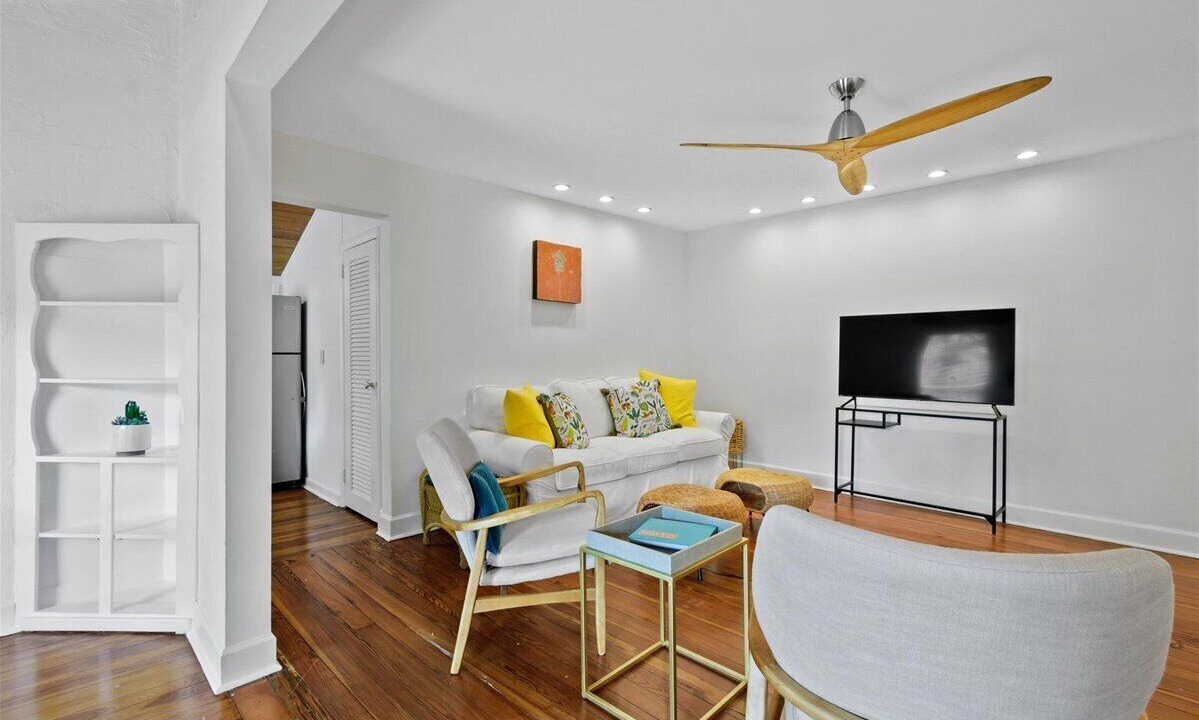 Photo of Livingroom in Northwood Shores
