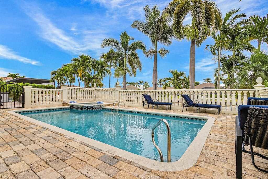 Photo of Outdoor in Pelican