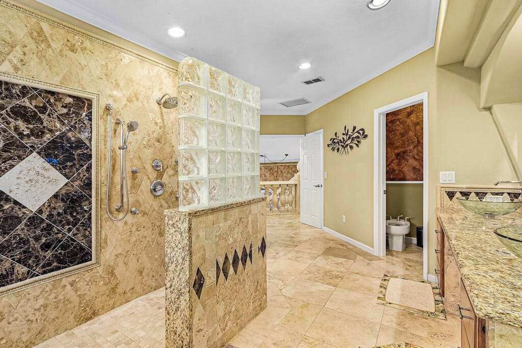 Photo of Bathroom in Pelican