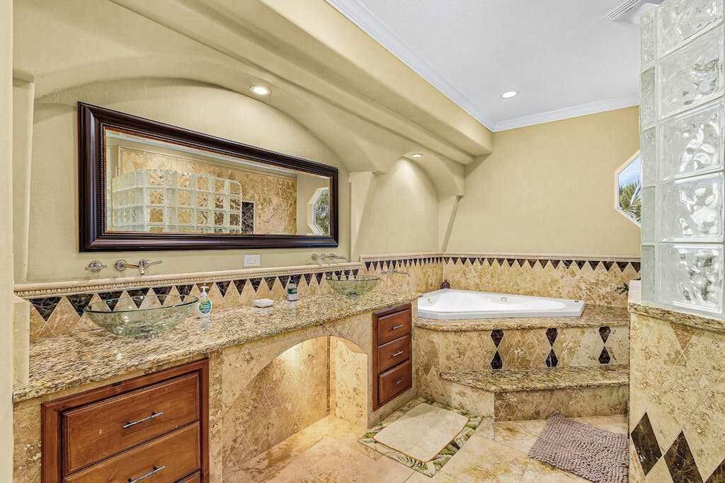 Photo of Bathroom in Pelican