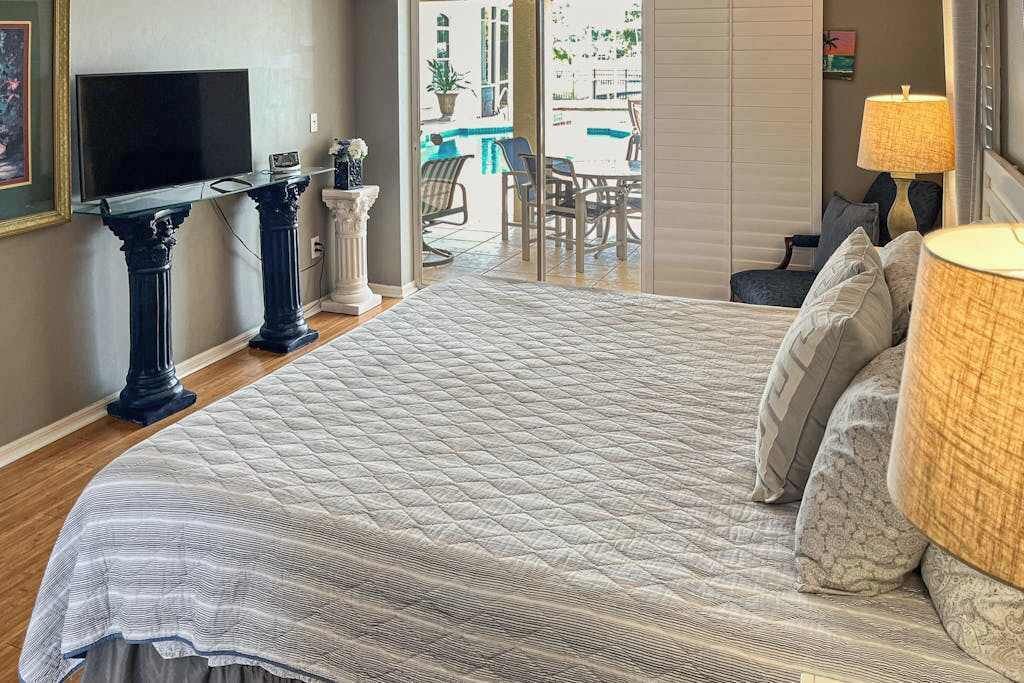 Photo of Bedroom in Yacht Club