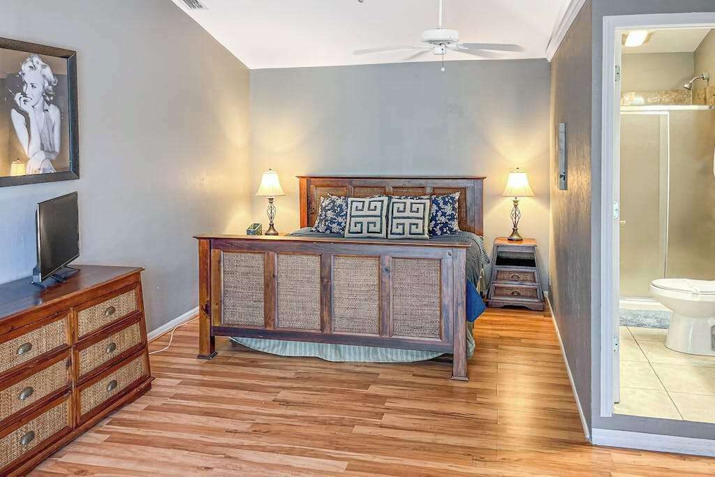 Photo of Bedroom in Yacht Club