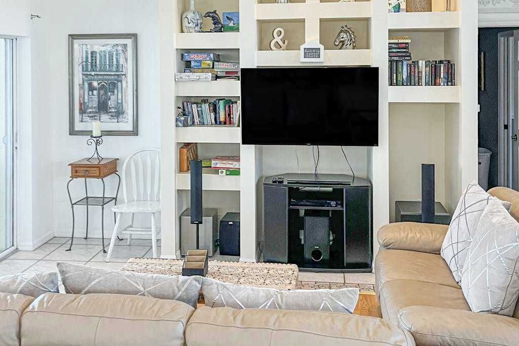 Photo of Livingroom in Yacht Club