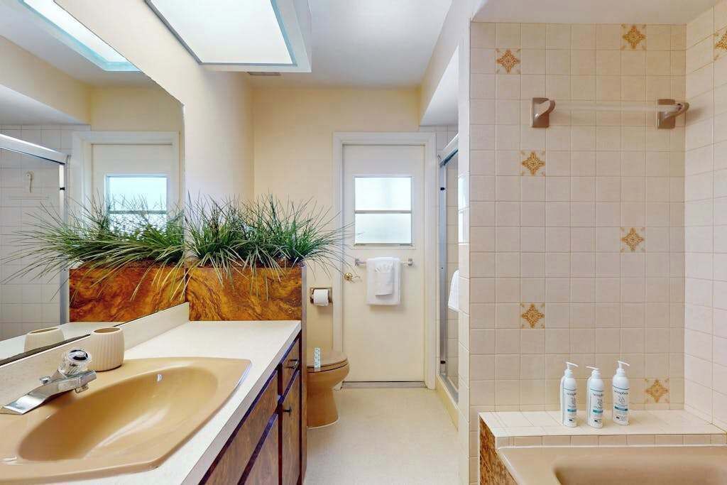 Photo of Bathroom in Sorrento Shores