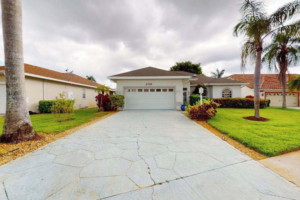Photo of Outdoor in Crown Pointe