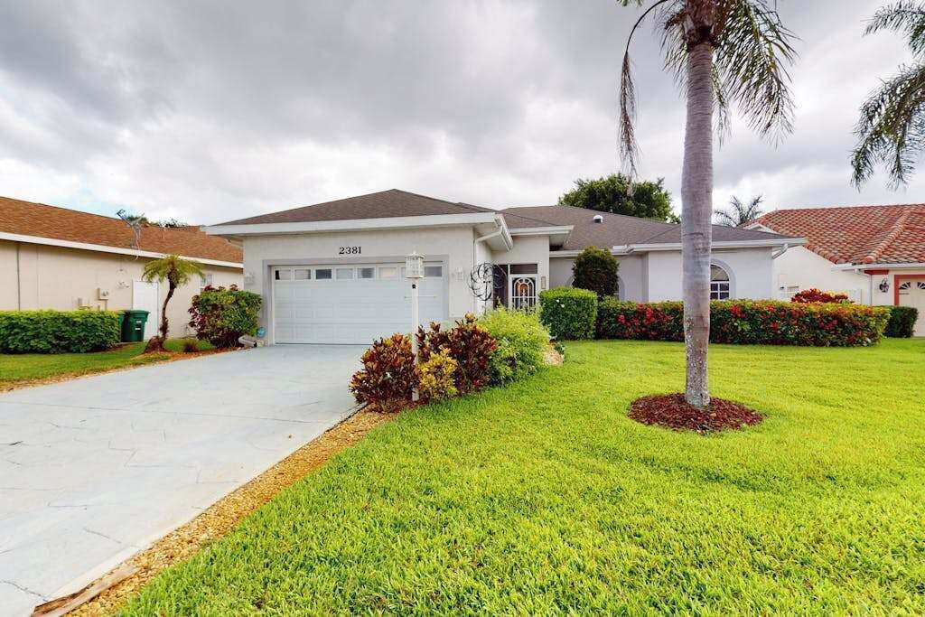 Photo of Outdoor in Crown Pointe
