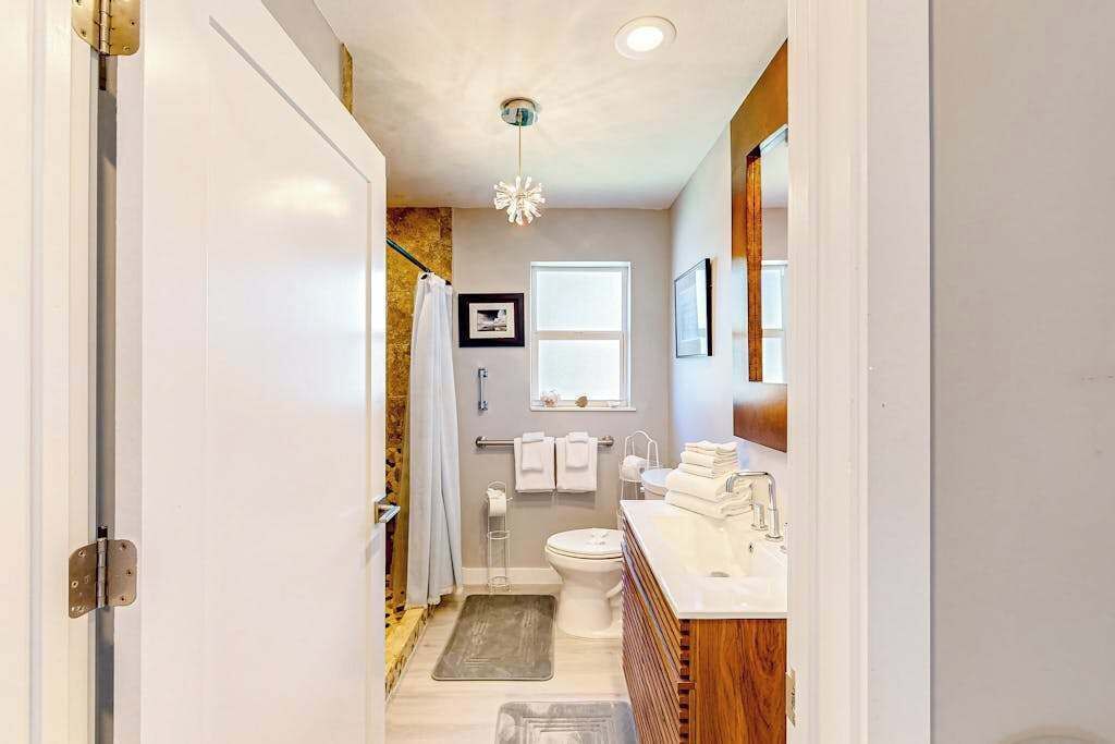 Photo of Bathroom in Isles of Capri