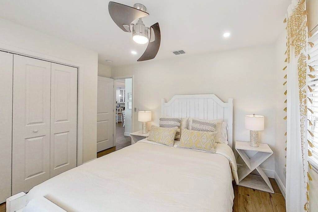 Photo of Bedroom in Central Naples