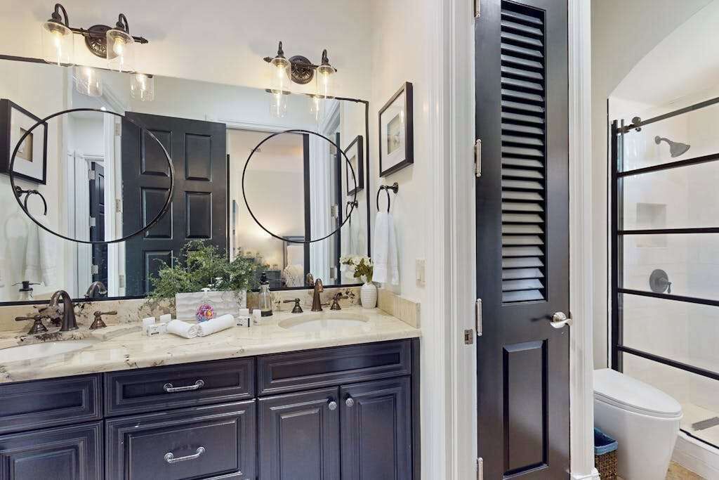 Photo of Bathroom in The Majors