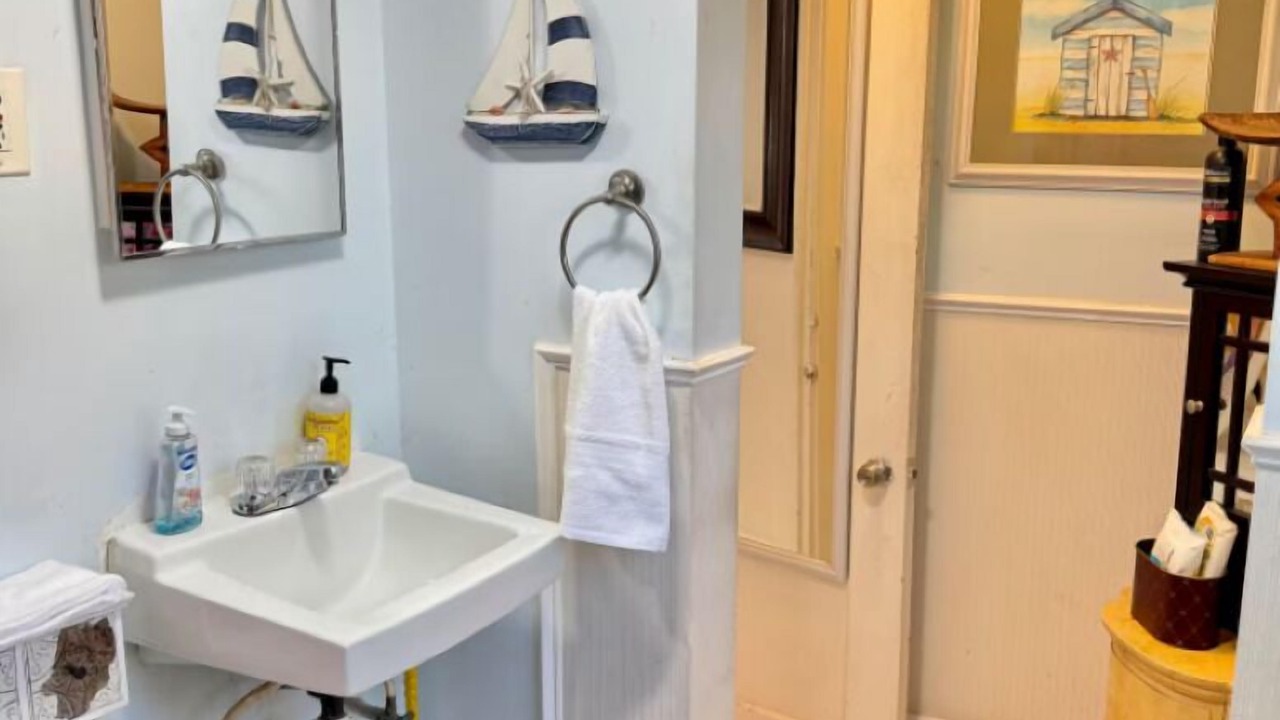 Photo of Bathroom in United Central