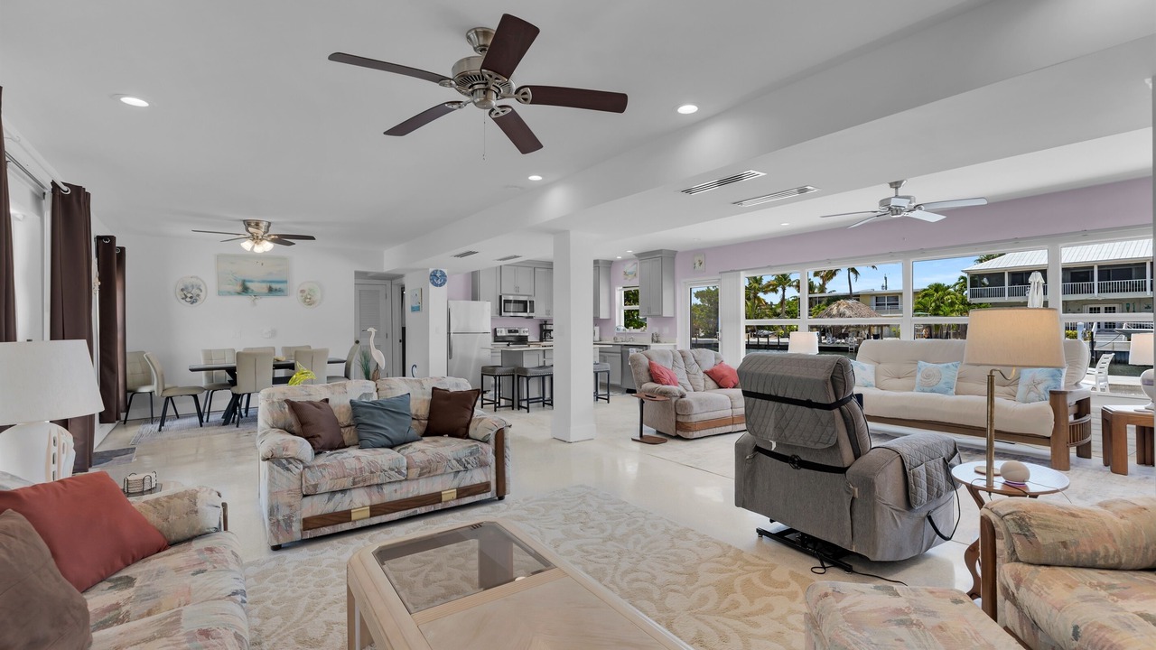 Photo of Bedroom in Venetian Shores