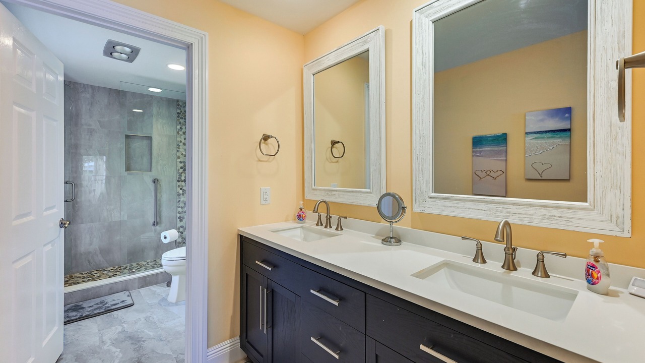 Photo of Bathroom in Isles of Capri
