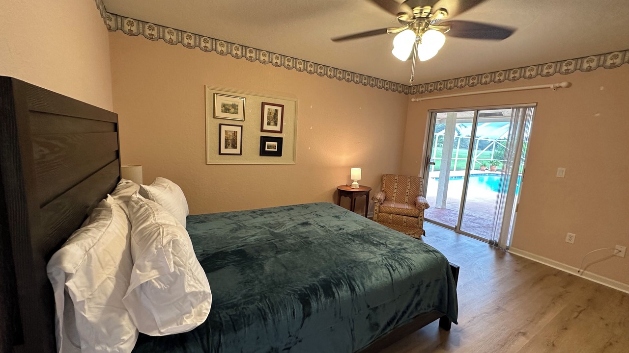 Photo of Bedroom in Greenview Shores