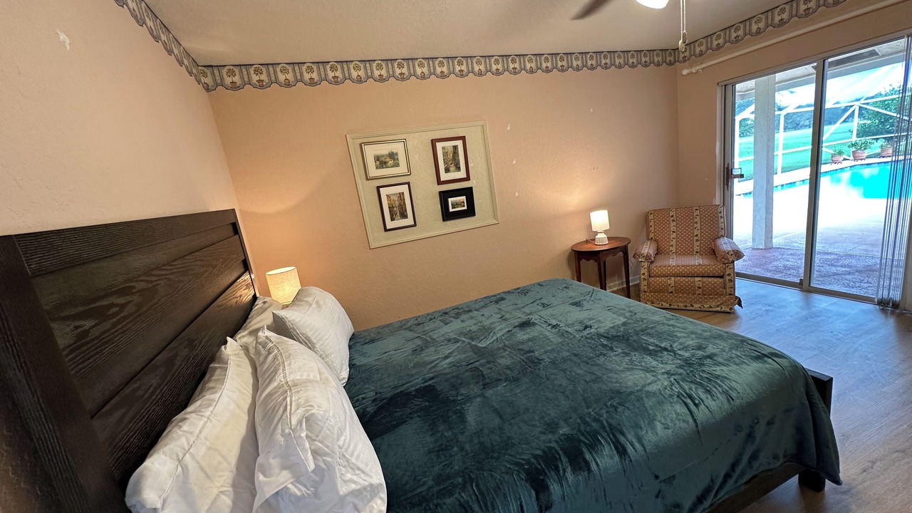 Photo of Bedroom in Greenview Shores