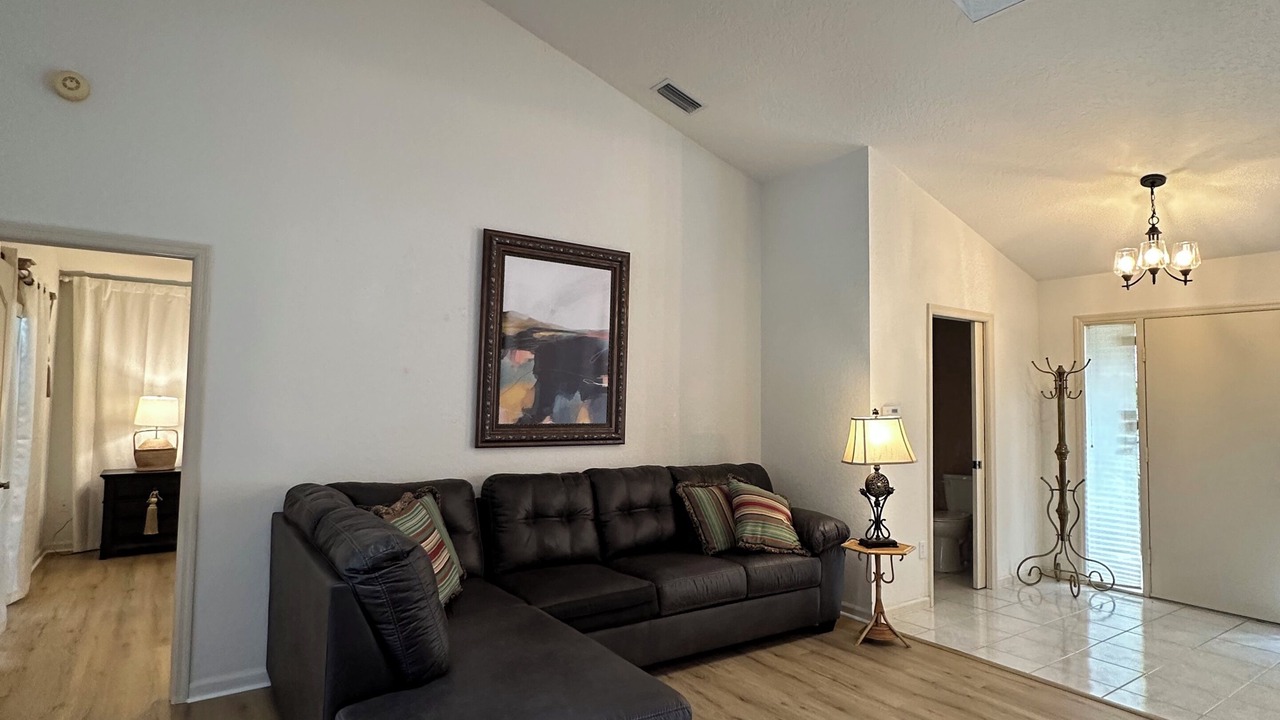 Photo of Livingroom in Greenview Shores