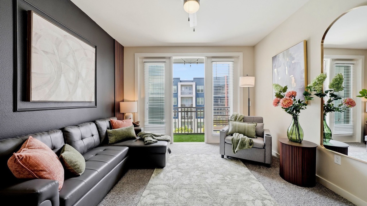 Photo of Livingroom in Courier City - Oscawana