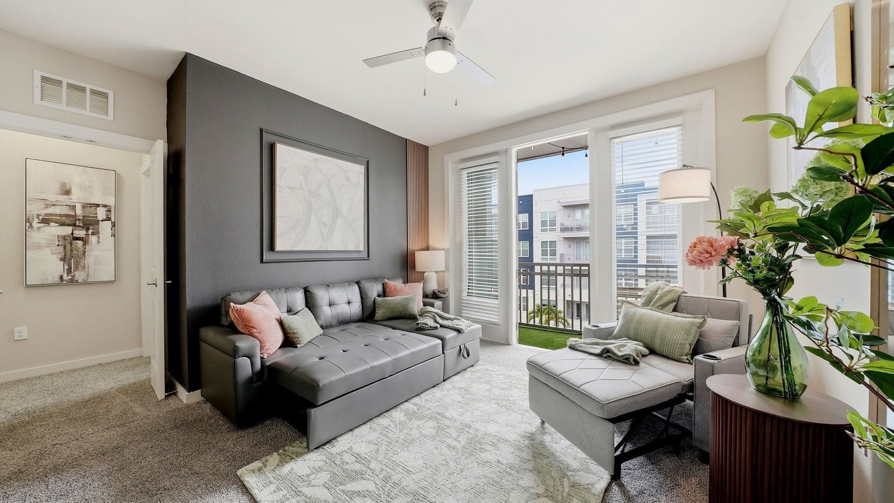Photo of Livingroom in Courier City - Oscawana