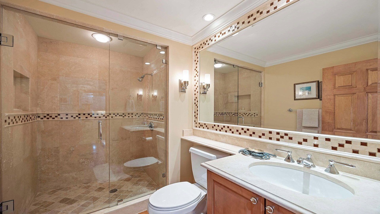 Photo of Bathroom in Park Shore