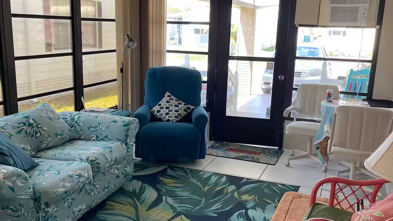 Photo of Livingroom in Barefoot Bay