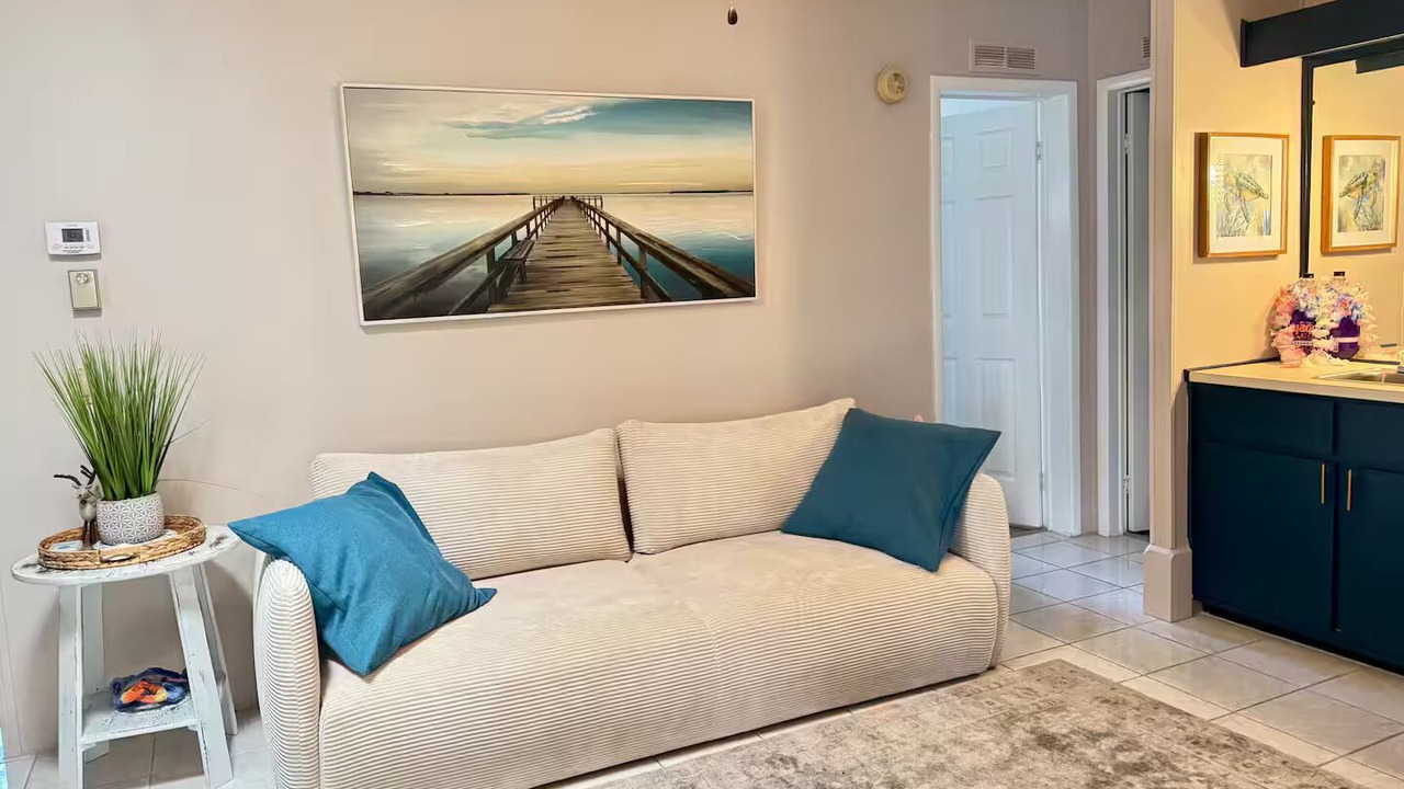 Photo of Livingroom in Barefoot Bay