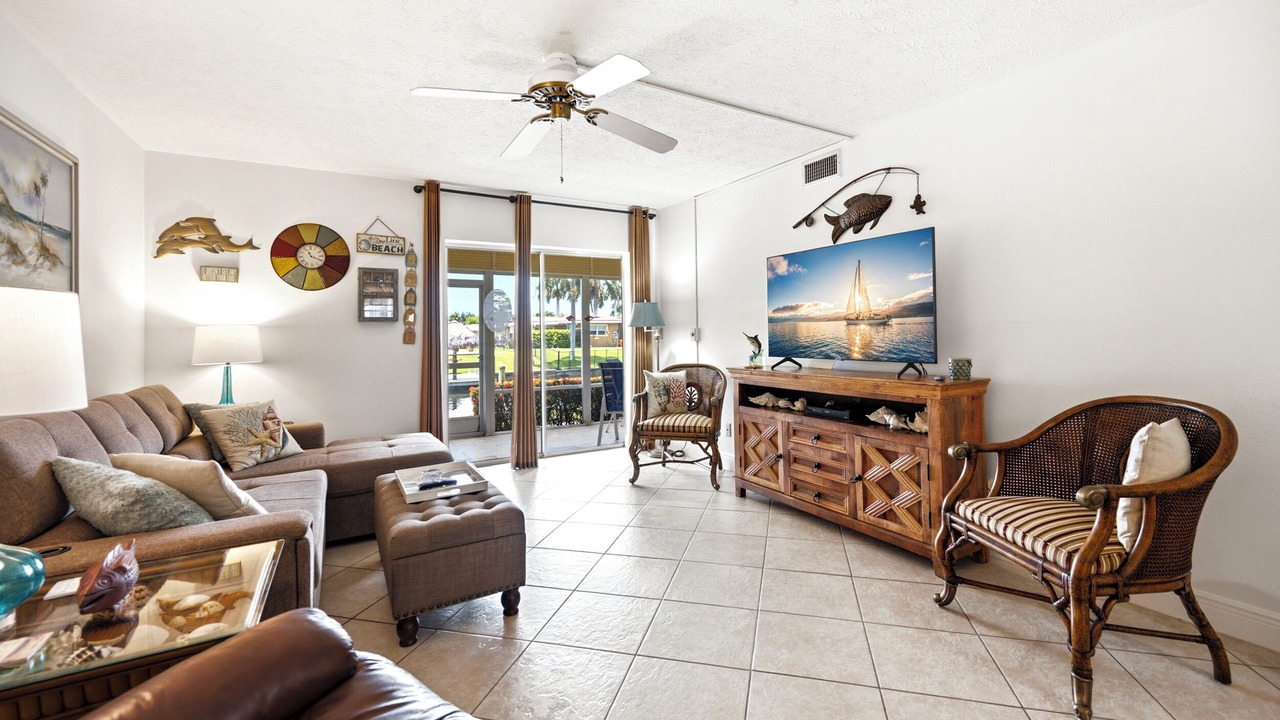 Photo of Livingroom in Caloosahatchee