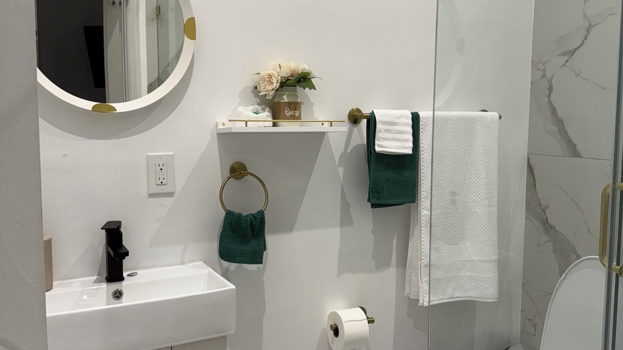 Photo of Bathroom in Sunrise