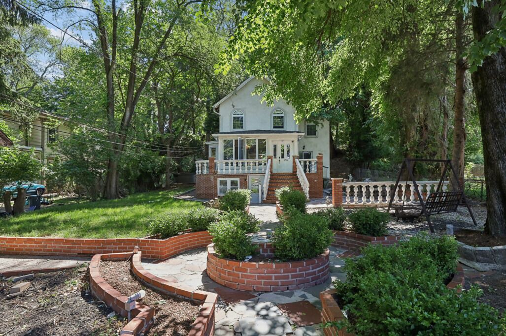 Photo of Outdoor in Teaneck