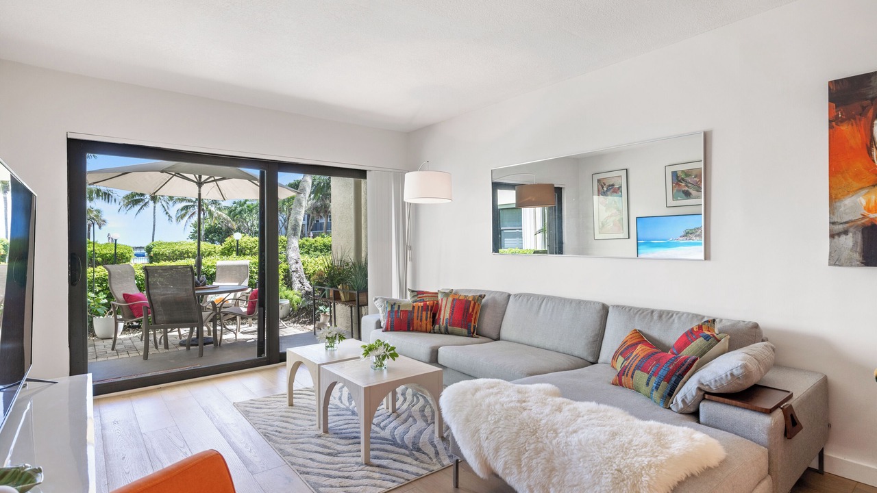 Photo of Livingroom in Central Beach