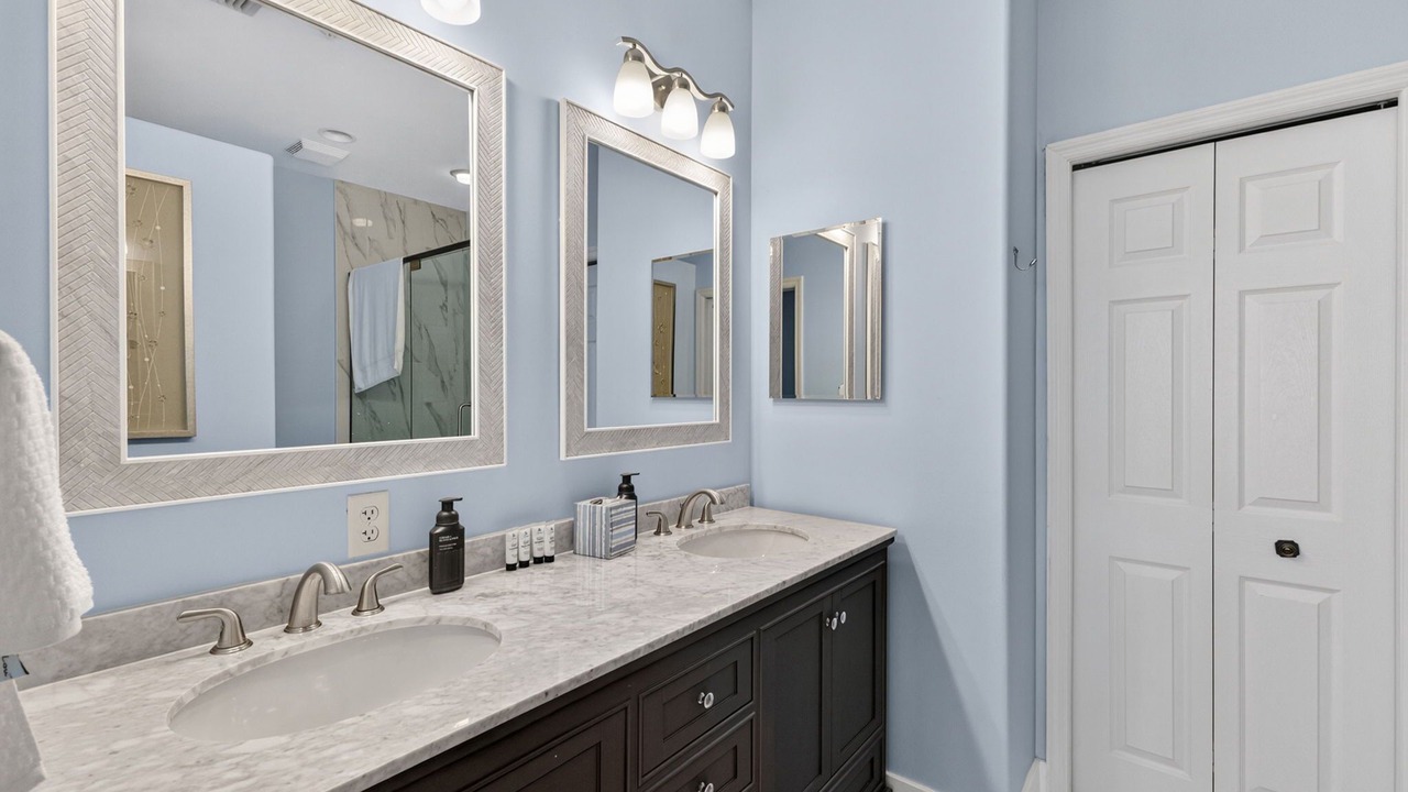 Photo of Bathroom in Tropical Cove