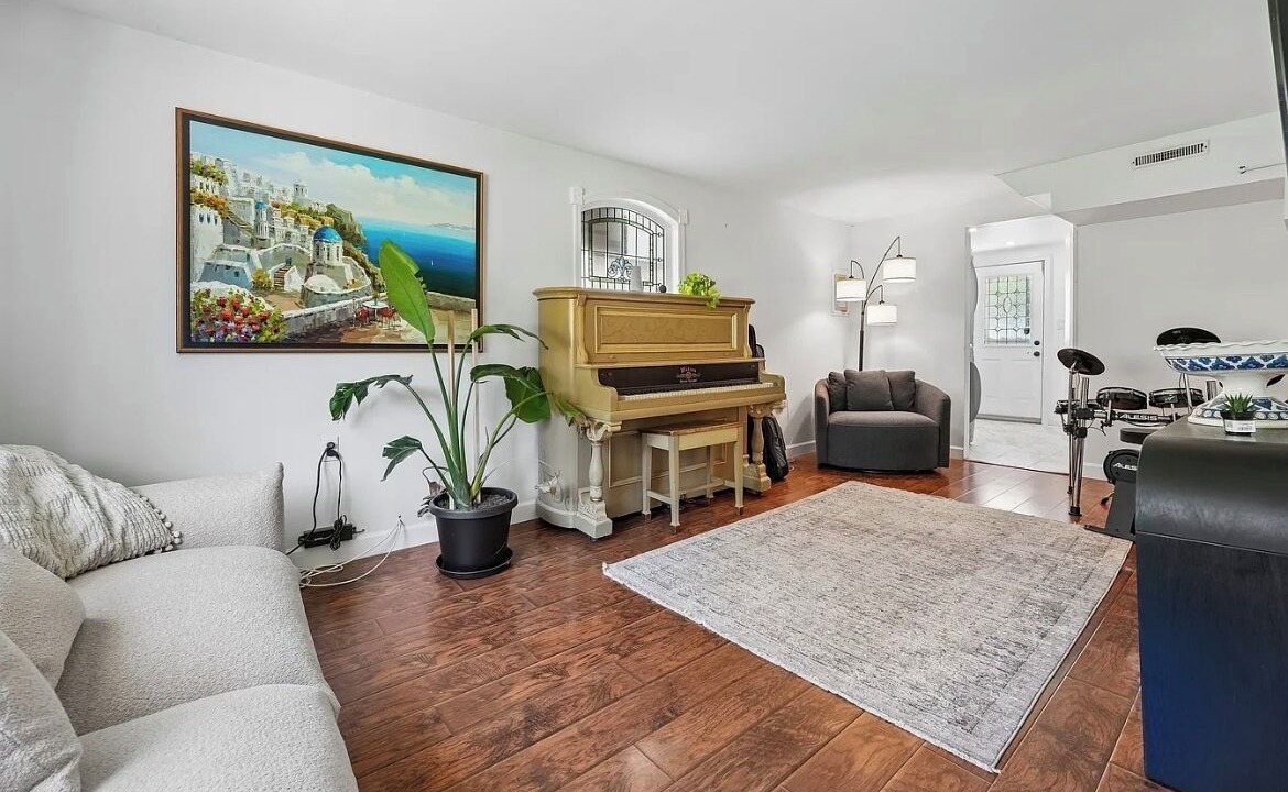 Photo of Livingroom in Waldwick