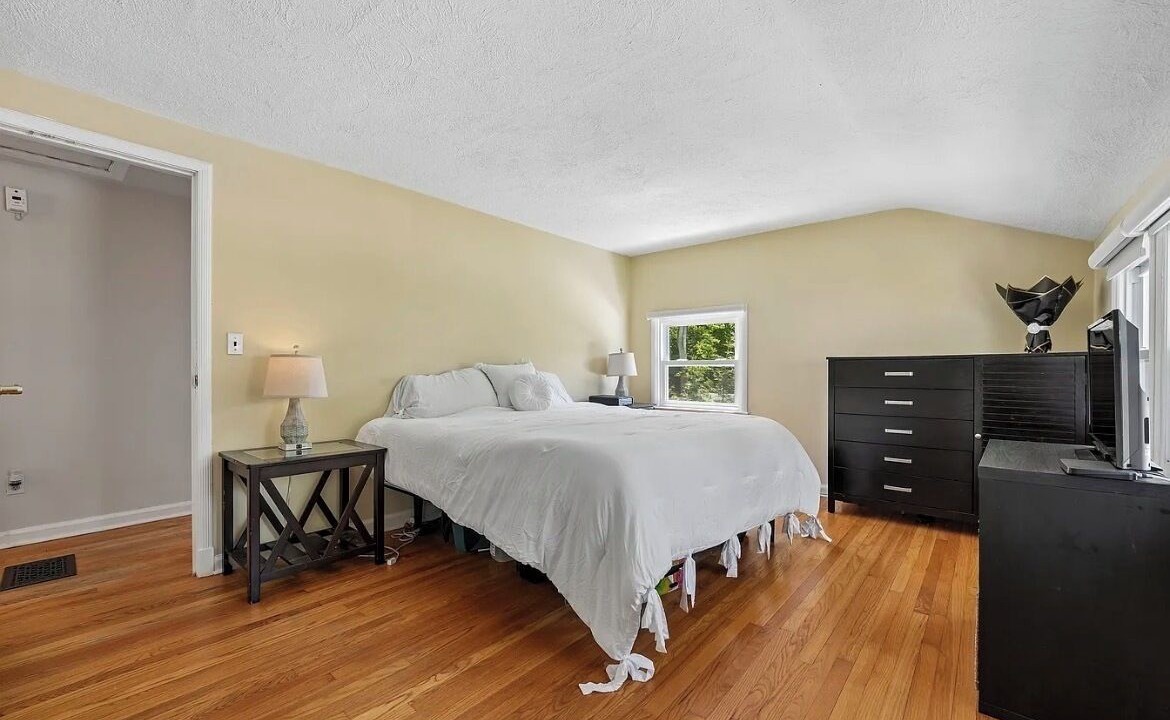 Photo of Bedroom in Waldwick