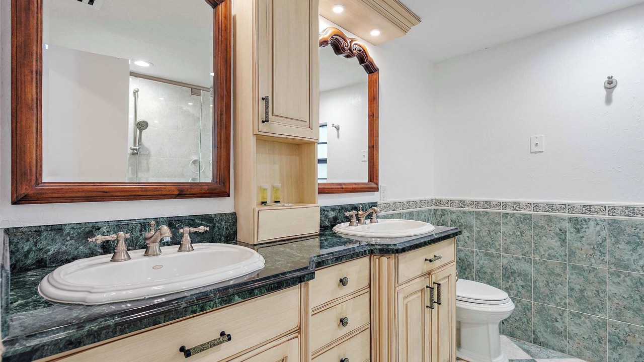 Photo of Bathroom in East Ocean Ave