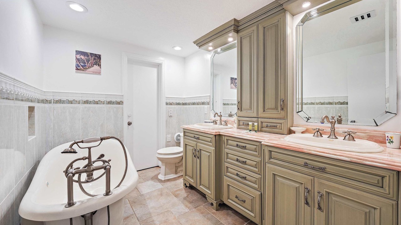 Photo of Bathroom in East Ocean Ave