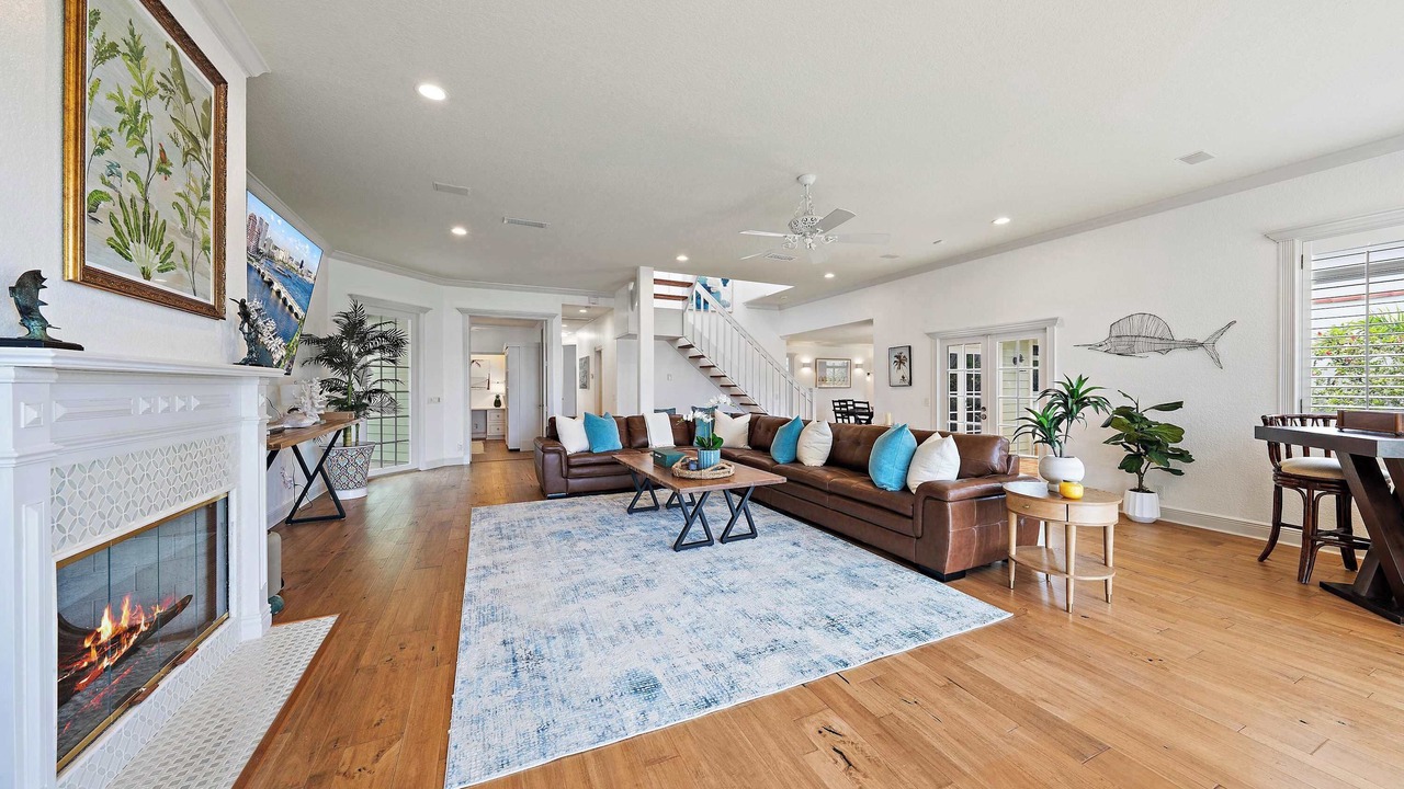 Photo of Livingroom in East Ocean Ave