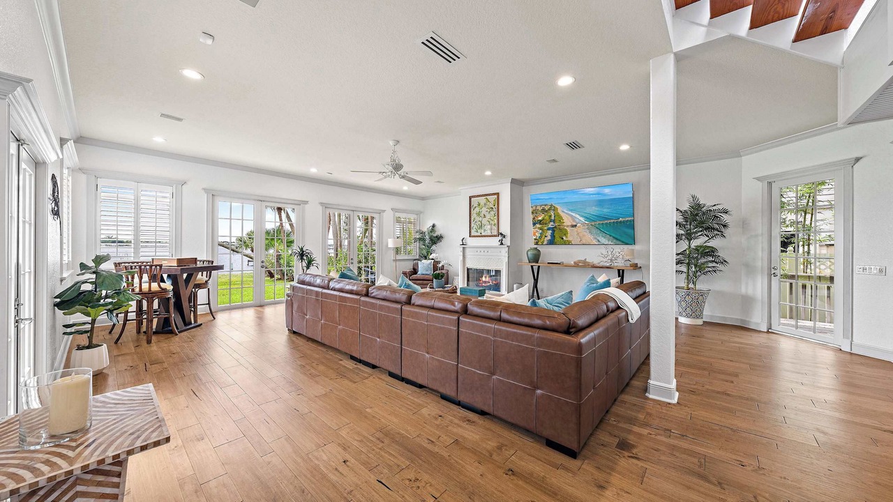 Photo of Livingroom in East Ocean Ave