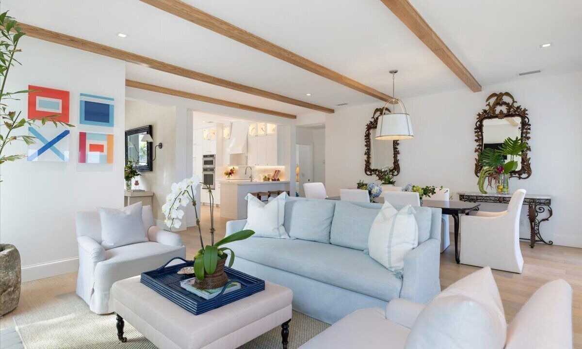 Photo of Livingroom in Indian River Shores
