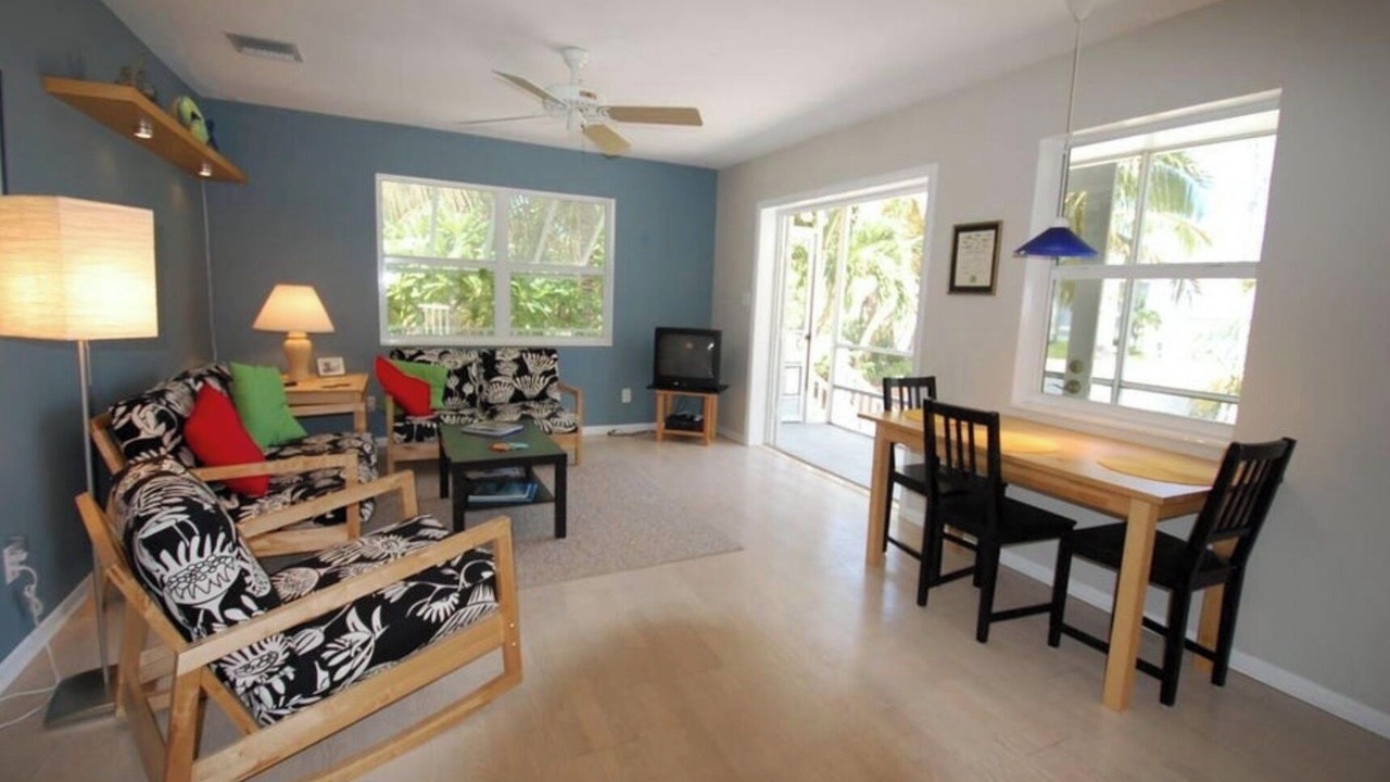 Photo of Livingroom in Breezeswept Beach Estates