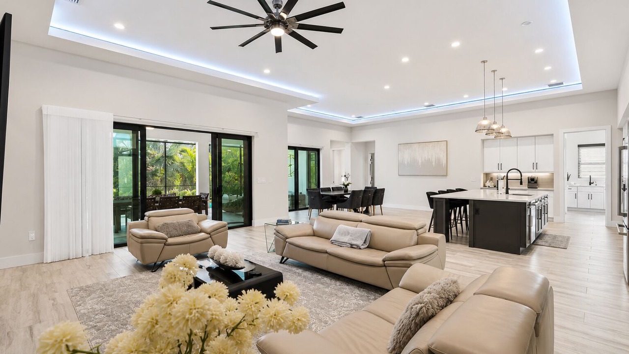 Photo of Livingroom in Willoughby Acres