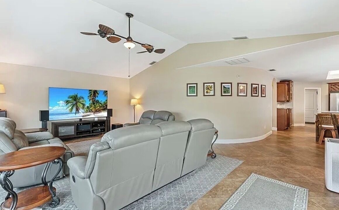 Photo of Livingroom in Caloosahatchee