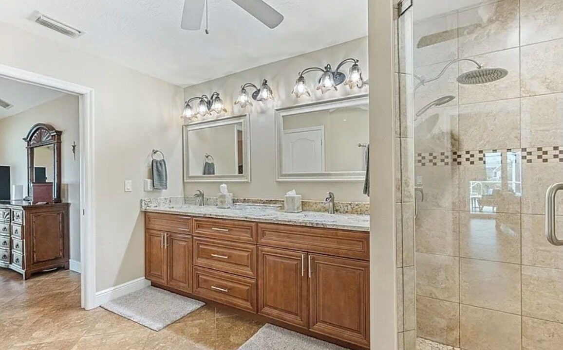Photo of Bathroom in Caloosahatchee