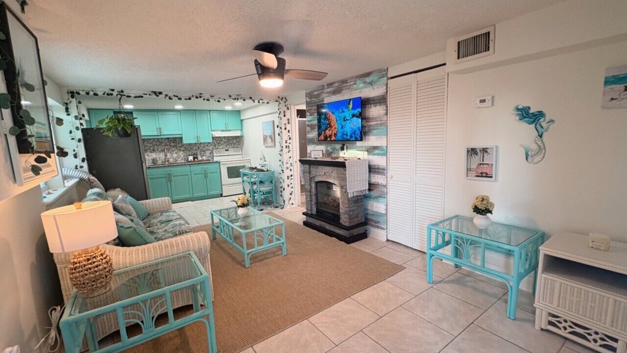 Photo of Livingroom in Crescent Beach
