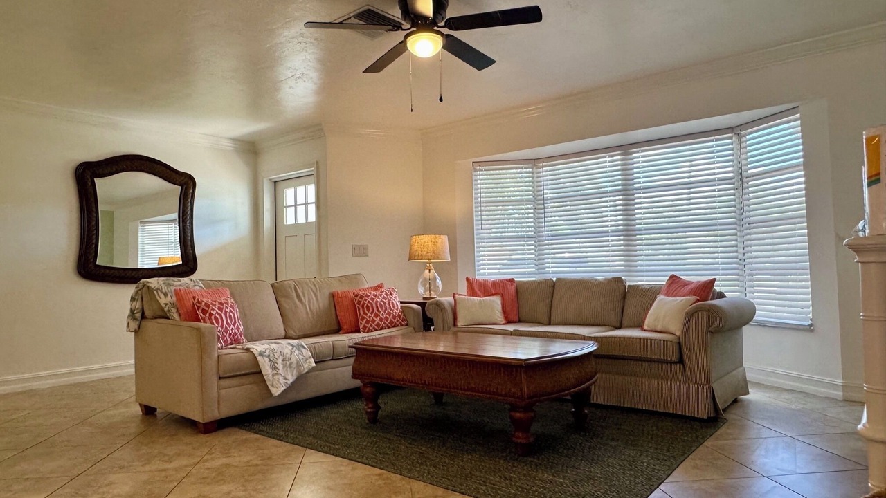 Photo of Livingroom in Cypress Lake